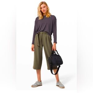 NWT Lululemon Noir Crop Pant - Size 8 - Sage Grey
